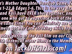 JackOffGirls کالی رایدر و پاملا موریسون مامان در مقابل دختر