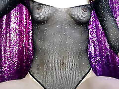 Red Nails, kelly shears Button and Abs to Mesmerize You