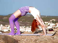 Relaxing Yoga Beat with Abs Stretch and Gymnastic Bridge