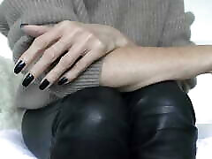 lady victoria valente - schöne hände, schwarze fingernägel, nahaufnahmen, joi