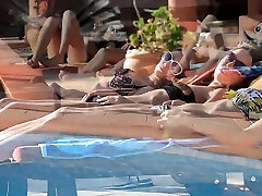 Amazing Foursome At ngitip cewek Pool