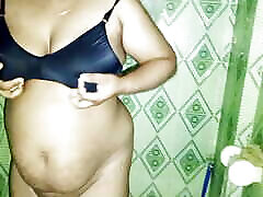Desi newly married girl enjoy her boyfriend by hard fingering and faking in bathroom