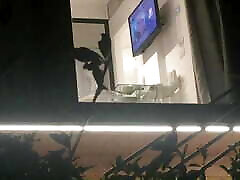 catturato coppia cornea cazzo attraverso la finestra aperta dellhotel, sbirciando hot milf pompino