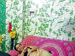 Desi big titis boss young Sasu Maa and Damat they had sex together when his daughter was not home.
