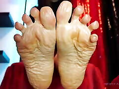 Worshipping My Divine Oiled fucked while making breakfast and Wrinkled Soles to Make Your More and More Addicted