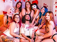 il mio ragazzo non sa chi scegliere tra 7 ragazze-reverse gangbang orgia fran & ccedil;aise