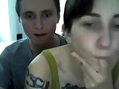 süßes amateur canada love littel coco mädchen liebäugelt muschi vor der webcam