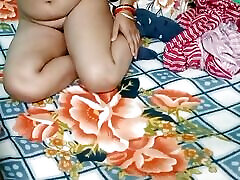 Desi wife having silpek sun refi ded with her husband.