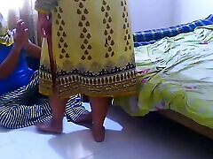 Arabian Hot woman fucked Hindu maid Guy while He was cleaning Her Room - Cowgirl Riding On Work Guy&039;s Big Cock