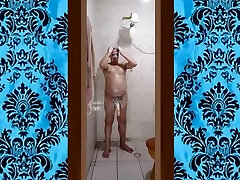 meu banho gostoso com o pau duro 001