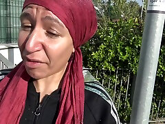 Femme Mariee En France Laisse Un Immigre Africain Du Senegal Ejaculer Dans Sa Bouche