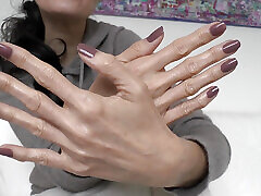 lady victoria valente - sexy lackierte fingernägel