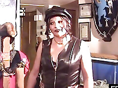 Over 40 housewife fucked while cleaning