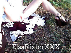 I&039;m in the Park Reading a Book, but I Forgot That I Didn&039;t Put on Panties Because It&039;s so Hot. Elsarixterxxx
