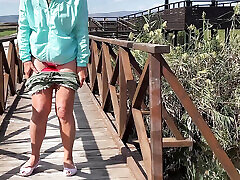 I love to pee outside and expose myself