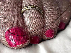 Mrs Mature Feet allows her foot boy to massage her toes as well as smell her feet Mrs Mature Feet allows her foot boy to massage her toes as well as smell her feet