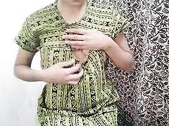 Chachi ko night dress me hi pakad ke pel diya