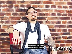 Bonus backstage-video: Pop star Ennesto Monté gets mean bitches sarah banks - Hitzefrei
