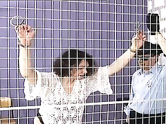 la polizia tormenta in carcere