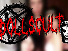 violet spielt mit ihrer leckeren muschi - dollscult