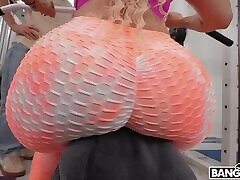 Alexis Andrews Gets Extra Motivation from Her Trainer After a Glutes Workout