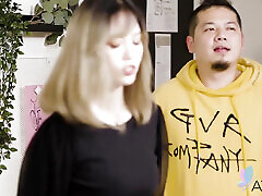 Yuxi Cheats Her Fianc with Her Ex