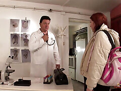 Husband fucking a pregnant fuck after a check-up in the doctor&039;s office