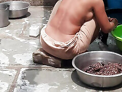 My elder stepbrother&039;s housewife was completely naked today and the brother-in-law saw it.