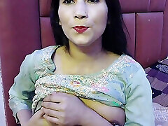 Big step brother ne bur me ungali daalte dekh liya