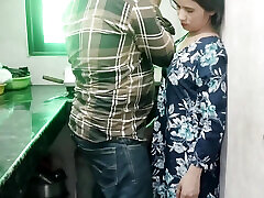 Desi aunty ko kichen me pakad ke pel diya