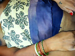 Indian Bengali Kolkata Couple suni loniyo smallie young.Sari Me Suman Bhabhi Beautiful Lag Rahi Thi Husband Ne Chut Chod Ke Bahut Maza Liya.
