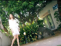 Teen chuti larki ki chut gets a creampie satisfaction outdoors
