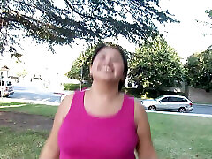 fette bbw-frau ausgetrickst, um während der fitnessstunde von einem alten hässlichen freak mit weißem monsterschwanz zu betrügen