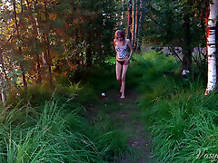 pissen in der natur! - saftige blondine!