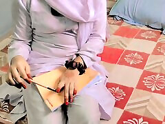 Desi beauty enjoys hot passion in the bedroom