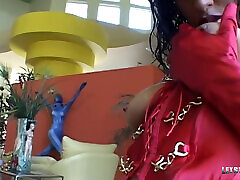 mya bella in rosso ama bbc! lei succhia & amp; scopa lexington stele & 039;s!
