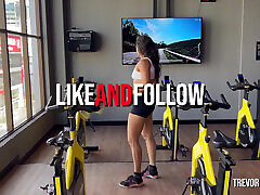 fit babe prende in giro in palestra e si fa scopare due volte a casa