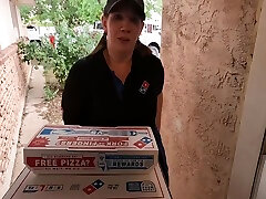 I Bribed The Dominos Delivery Girl To Suck My Cock