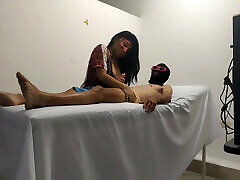 Spa service with blowjob included! The Colombian decides to give a blowjob with lots of saliva to her special client.