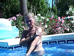auntjudys-cornea 64anni gilf signora marta ottiene cattivo in piscina