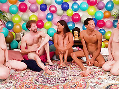 truthies-truth or dare ring - amateur babes dominano gli amici desiderosi ep 3 di 5