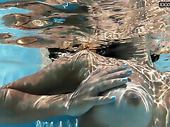 Super hot and juicy milf Heart in the pool