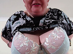 BBW gilf masturbates her hairy old cunt with the glass dildo BBW gilf masturbates her hairy old cunt with the glass dildo