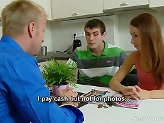 That douchebag BF sells his girlfriend for a quickie