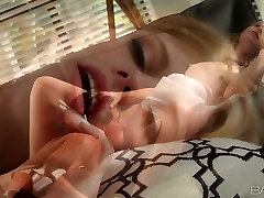 Blonde temptress pau bus Hall gives head and gets her pussy licked