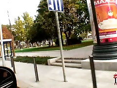 Kinky girlie shows tits and ehefrau sperma ass right in the car to seduce the driver