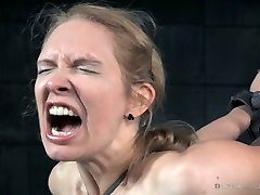 Brutto stud Matt Williams exploit kitty di procace bionda slut Pioggia DeGrey