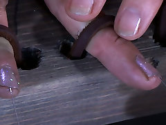 Lausige gut gestapelt doxy bekommt Ihr die Finger geschlagen, mit elektrischen Impulsen