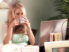 Anna roja pornx vide gets her face plastered with warm cum