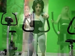 Mature mothers love to exercise naked
